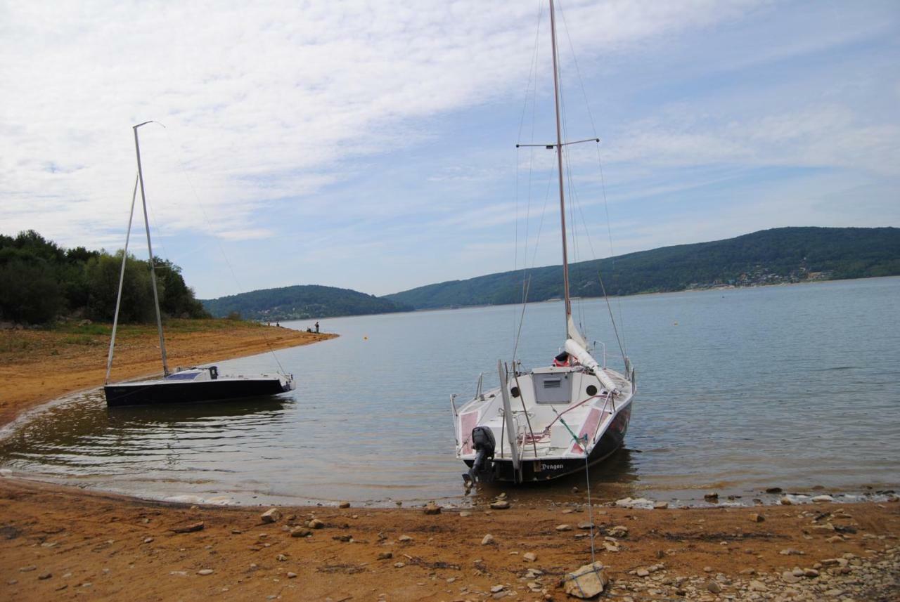 Hotel Zatoka Holcikovce Bagian luar foto